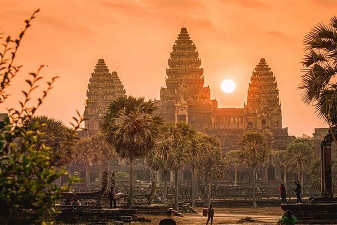 1-Day Angkor Wat Cycling Tour: Scenic Bike Adventure in Siem Reap - Tickets, heat, and what to wear (so you don’t suffer)