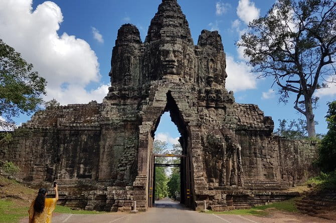 1 day special Tour: Angkor Wat,Bayon,Ta Prohm, Bantey srei and Beng Mealea - A one-day Angkor circuit that actually fits