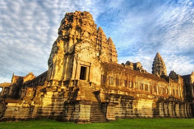 1 day special Tour: Angkor Wat,Bayon,Ta Prohm, Bantey srei and Beng Mealea - Angkor Wat: the signature site you’ll want to see more than once