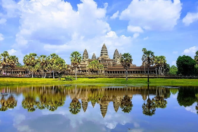 1 day special Tour: Angkor Wat,Bayon,Ta Prohm, Bantey srei and Beng Mealea - 7:30 AM pickup and the guides who shape the pace