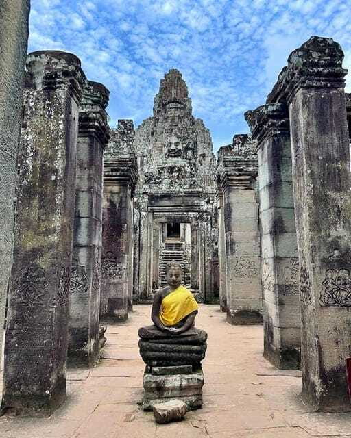 1-Day Trip to Angkor Wat with a Private or Shared Guide in Spanish - The Morning Circuit Through Angkor Thom: Where the Stones Talk Back