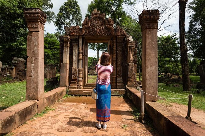 2-Day : Angkor Sunrise, Kompong Phluk Sunset & Banteay Srei Tour - Srah Srang and breakfast: a calmer Khmer royal-pool pause