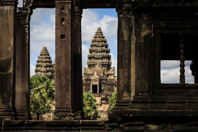 2-Day : Angkor Sunrise, Kompong Phluk Sunset & Banteay Srei Tour - Banteay Srei: the pink sandstone temple you earn by going farther out