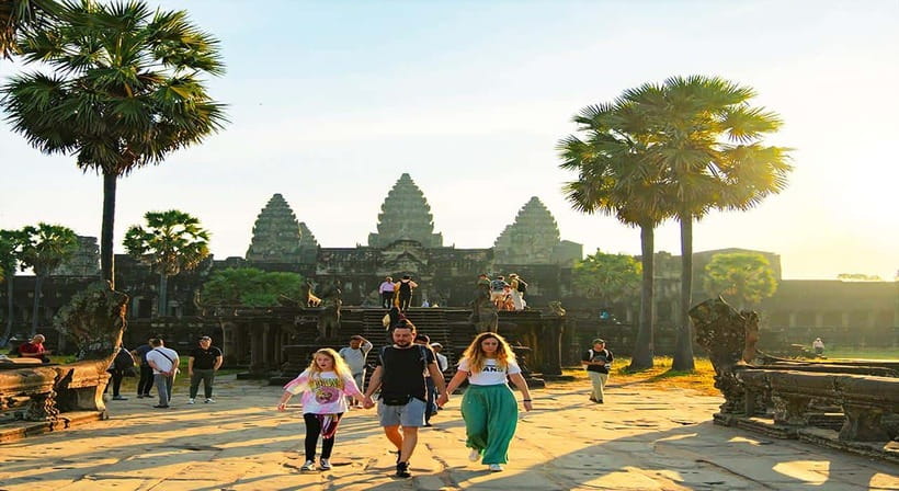 2-Day: Angkor Temple Treasures and Unique Floating Lifestyle - Day 1: Angkor Thom Small Circuit, from South Gate to Bakheng sunset