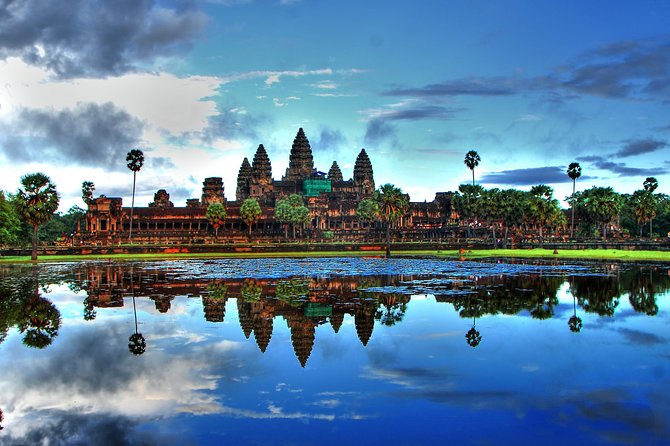 2-Day Angkor Wat & Tonle Sap Tour - Day 1 Through Angkor Thom: Faces, Terraces, and Ta Prohm’s Root Maze
