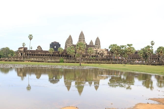 2 Day Cambodia Private Guided Tour in Angkor Temples - Heat-proofing your day (and getting good photos without stress)