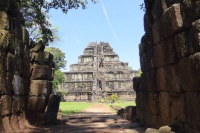 5-Day 'All The Sights' Tour - Day 2: Phnom Kulen Waterfalls, Banteay Srei, and Pre Rup at Human Speed