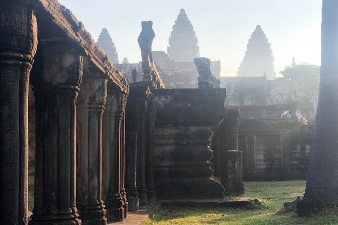 8-Hour Private Guided Tour in Siem Reap Cambodia - Bayon’s big smiling faces and the Hindu-Buddhist blend