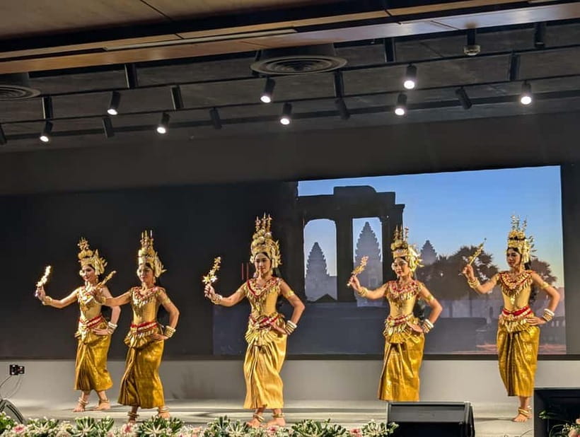 A Night To Remember: Apsara Dance Show with Buffet Dinner - The Buffet Dinner: Over 60 Dishes You Can Actually Work Through
