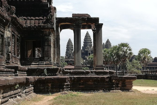 Afternoon Angkor Wat Private Tour with Sunset - Bayon Temple and its faces: turning a blur of stone into meaning