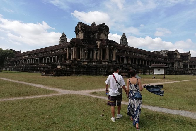 Afternoon Angkor Wat Private Tour with Sunset - Angkor Wat: the quiet way to start at the main symbol