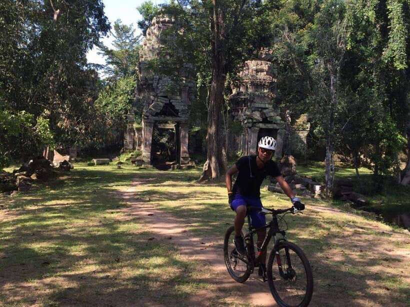 Angkor Cycling Tour - Angkor Wat by bike: moat rides and real guided context