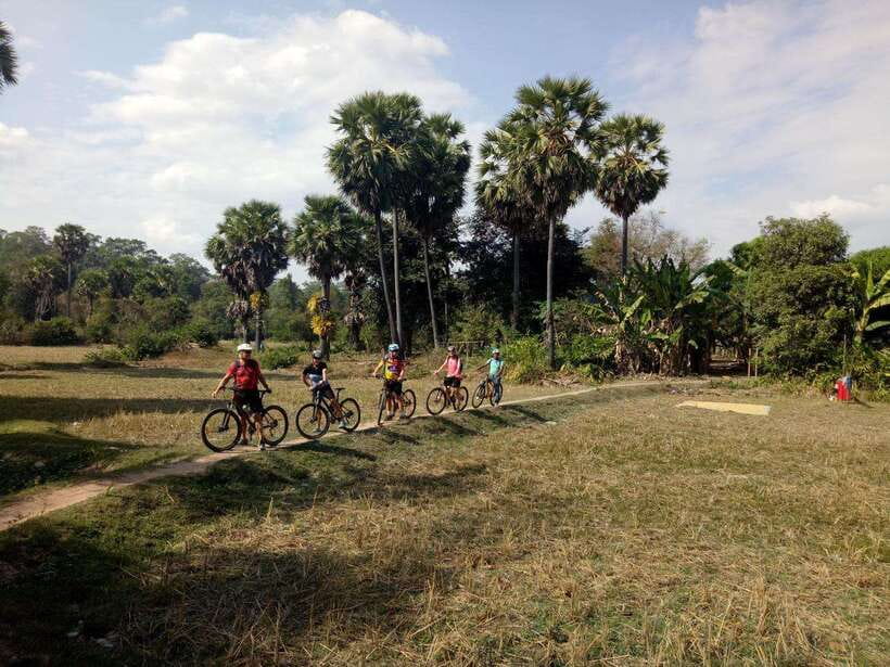 Angkor Cycling Tour - The 7-hour plan: 35 km, temples first, then forest loops