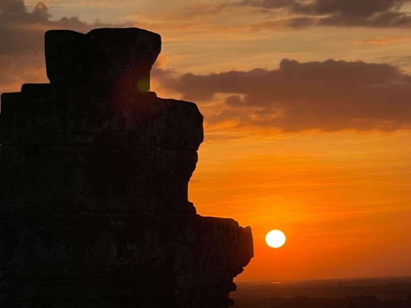 Angkor Highlights and Sunset Tour - Start at Angkor Wat: what to look for in the first two hours