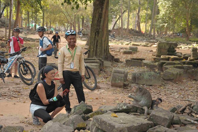 Angkor Sunrise Bike Tour with Lunch Included - Lunch + fresh fruit in Siem Reap: the right kind of break