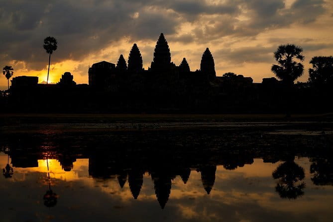 Angkor Temple Tour with Sunset - Small Group - South Gate and the Terrace of the Leper King: quick stops that can pay off