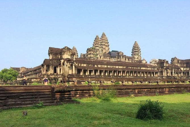 Angkor Wat 2 Days and a Half Temples & Tonle Sap-Small Group Tour - Day 2: Pre-Dawn Angkor Wat Sunrise and the Torch-Lit Start