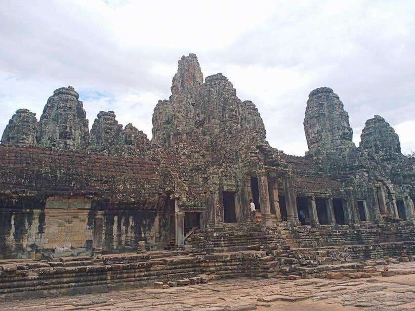 Angkor Wat, Angkor Thom, and Ta Prohm Day Trip with Sunset - Bakheng Hill Sunset at Phnom Bakheng: Where the Day Finally Breathes