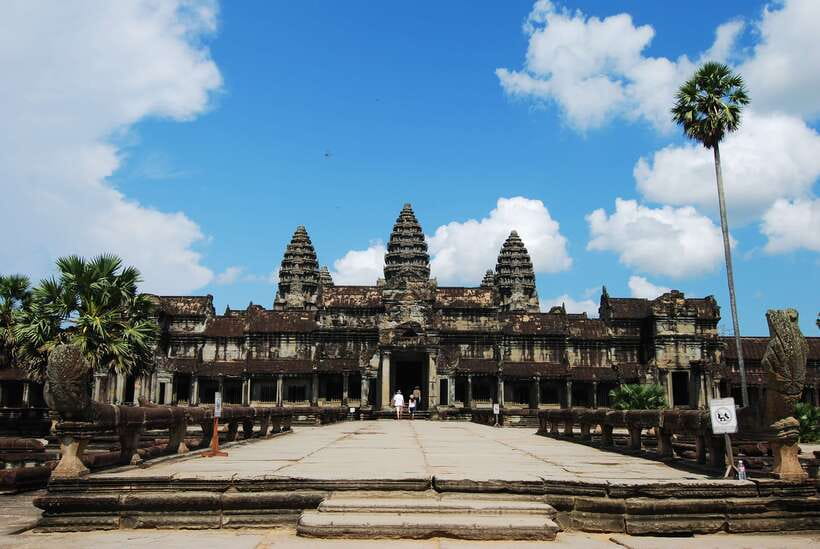 Angkor Wat Full-Day Private Tour with Sunset - Ta Prohm Jungle Temple: The Famous Stone and Vine Mix