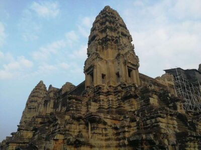 Angkor Wat Full-Day Private Tour with Sunset - Bayon Temple and the Ceremonial Terraces: What to Notice