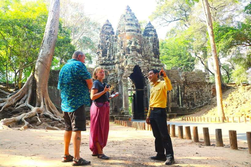 Angkor Wat: Highlights and Sunrise with Spanish Guide - Inside Angkor Wat: Corridors, Chambers, and Upper Terraces