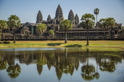 Angkor Wat in a vintage Jeep with driver - jeep rental - How the 9-hour day hangs together in real life