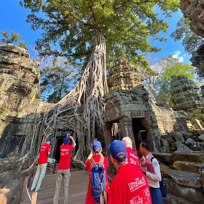 Angkor Wat in a vintage Jeep with driver - jeep rental - What to wear and bring for a doorless jeep day