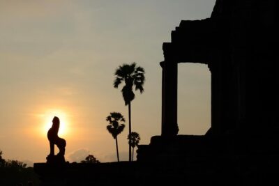 Angkor Wat Private Tour with English Speaking Driver, NO guide - Getting from Siem Reap to Angkor: tuk-tuk vs AC minivan