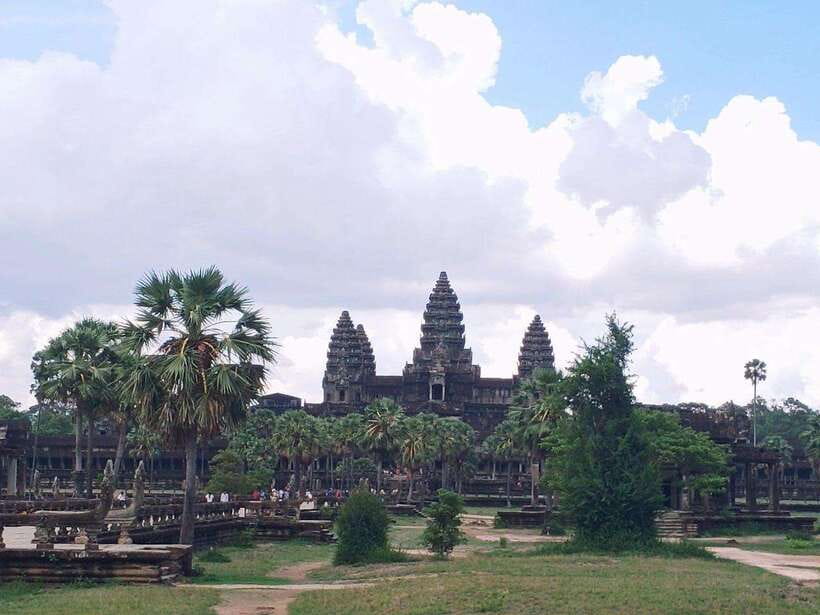 Angkor Wat, Small Circuit Private Tour with Banteay Srei - Tonle Om Gate and the Angkor Thom approach