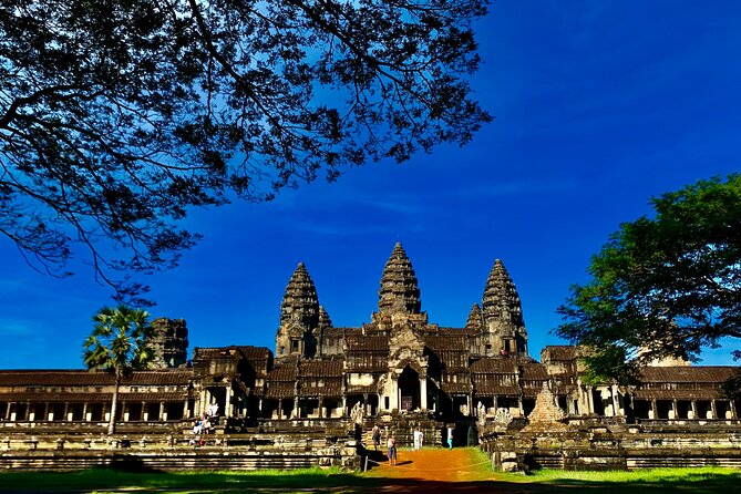 Angkor Wat Small Circuit & Sunset Tour - Angkor Thom at sunset: Victory Gate and the evening mood