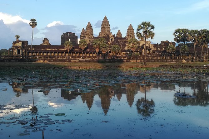 Angkor Wat Small Circuit Tour - Angkor Wat: the best opening move for scale and symbolism