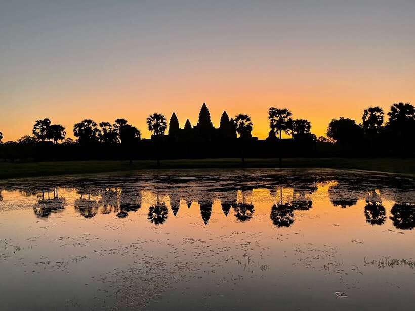 Angkor Wat Sunrise, Banteay Srei, Bayon & Ta Prohm Temple - Sunrise at Angkor Wat before the day gets loud