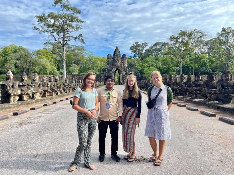 Angkor Wat Sunrise, Banteay Srei, Bayon & Ta Prohm Temple - Bayon Temple: 54 towers and 200 smiling faces