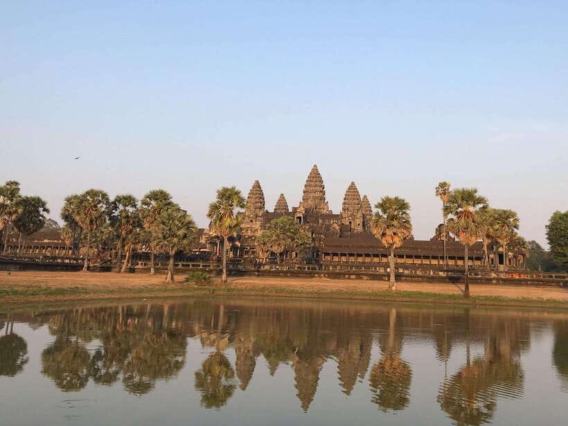 Angkor Wat Sunrise by Vintage Jeep – Private Tour - Timing, crowds, and why the guide matters more than you expect