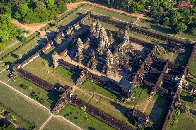 Angkor Wat Sunset Tour - Angkor Thom South Gate to Bayon: where the smiles get intense