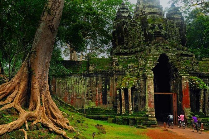 Angkor Wat Temples Tour with Entrance Ticket and Lunch - Lunch at a local set menu: included fuel that doesn’t derail the day