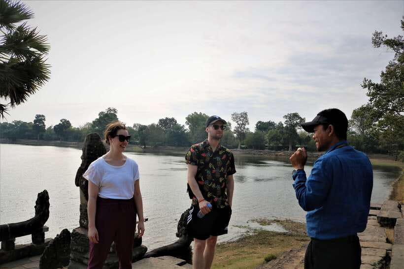 Angkor Wat: Tuk Tuk and Walking Tour - Eastern Gate to Angkor Thom: switching from rides to real temple sightlines