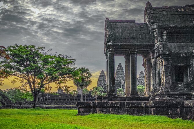 Angkor World Heritage with Sunrise - Small Group - Bayon Temple: central towers and hundreds of faces