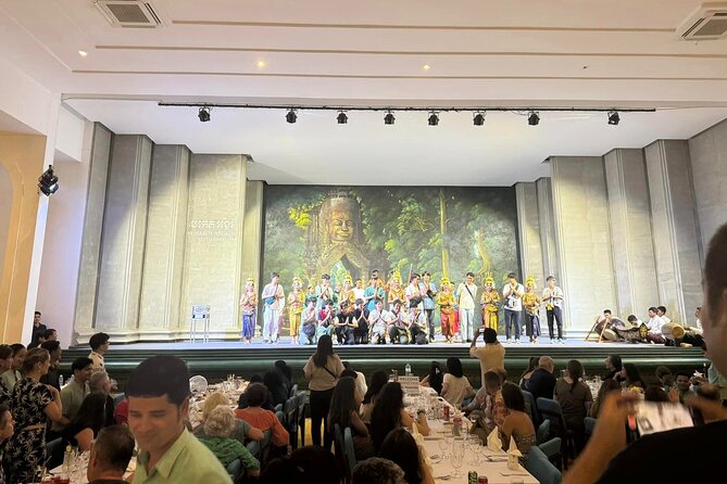 Apsara Dance Show with Buffet Dinner and Transportation Included - Who should book this Apsara + dinner package?