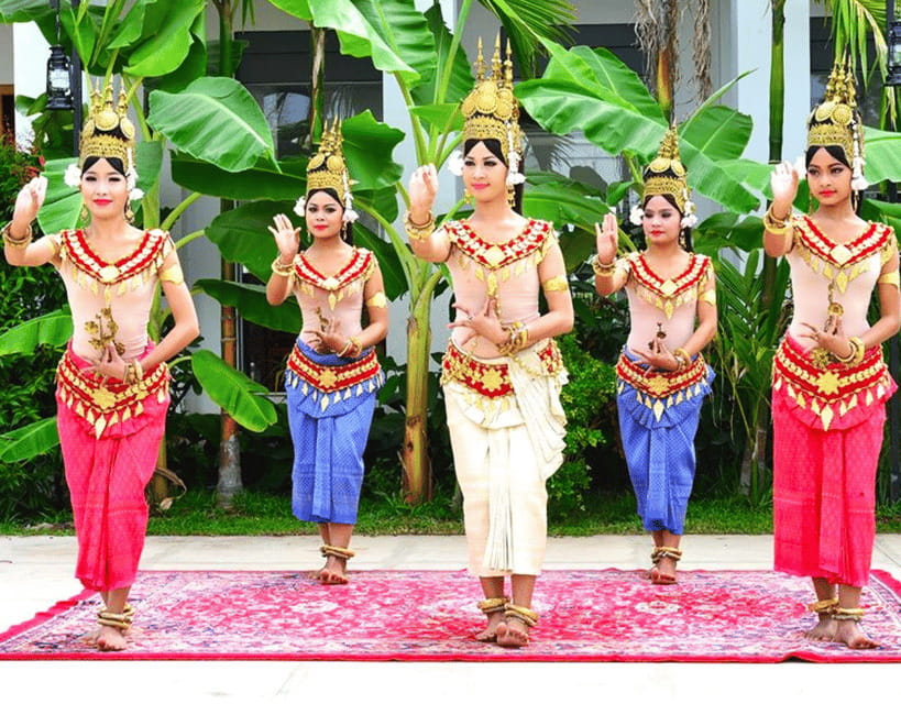 Apsara Dance Show with Dinner by Tuk-Tuk Roundtrip Transfer - Should you book the Apsara show with dinner?