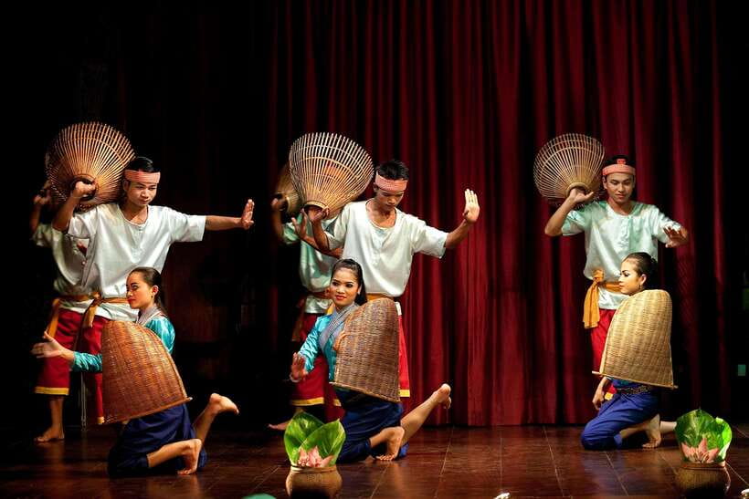 Apsara Performance include Dinner & hotel pick up - The international buffet dinner: how to eat well before the show