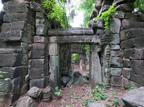 Banteay Chhmar Temple & Silk Farm Private Day Trip from Siem Reap - Quick hits