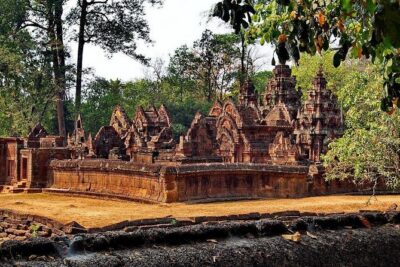 Banteay Srei & Angkor Big Circuit Tour - Eastern Mebon and East Baray: a temple tied to a water story