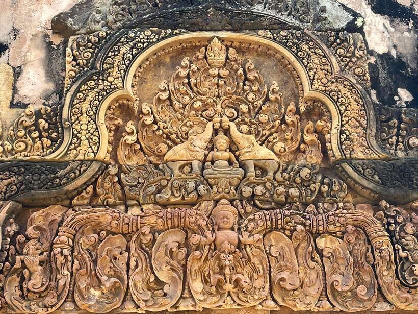 Banteay Srei, Kulen Waterfall & Beng Mealea Small-Group Tour - Preah Ang Thom: The Reclining Buddha in a Natural Boulder
