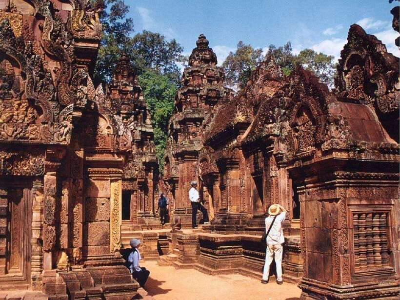 Bantreay Srei , Kbal Spean and Landmine Museum with Tuk Tuk - Banteay Srei: the carvings temple fans talk about