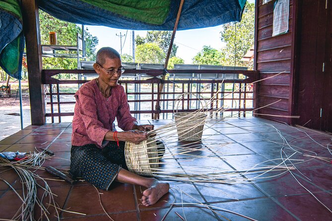 Buddhist Monastery with Monks Water Blessing - Reliability Check: How to Avoid Pickup Problems