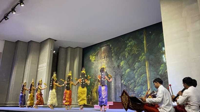 Cambodia: Absolute Traditional Dance Show with Buffet Dinner - The Guide and Private Group Format: English Explanation, Less Stress