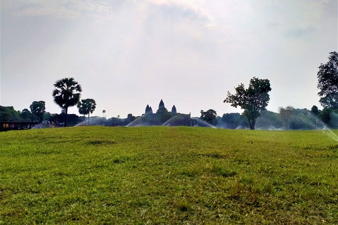 Discover Cambodia 8 Days from Siem Reap to Koh Trong -Phnom Penh - Day 3: Tonle Sap, Kampong Phluk, and crafts around Siem Reap