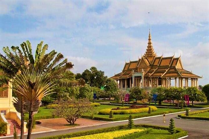 Discover Cambodia 8 Days from Siem Reap to Koh Trong -Phnom Penh - Day 6: Kampong Cham and the Skun Spider Sanctuary detour