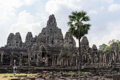 Explore Angkor Sunrise Spectacle a Full Day Temples Tour - Angkor Thom’s South Gate and breakfast: big-city energy in short time